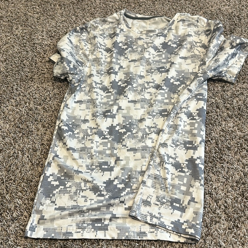 NWT Fabletics Men’s Shell Series Geo Tee Shirt